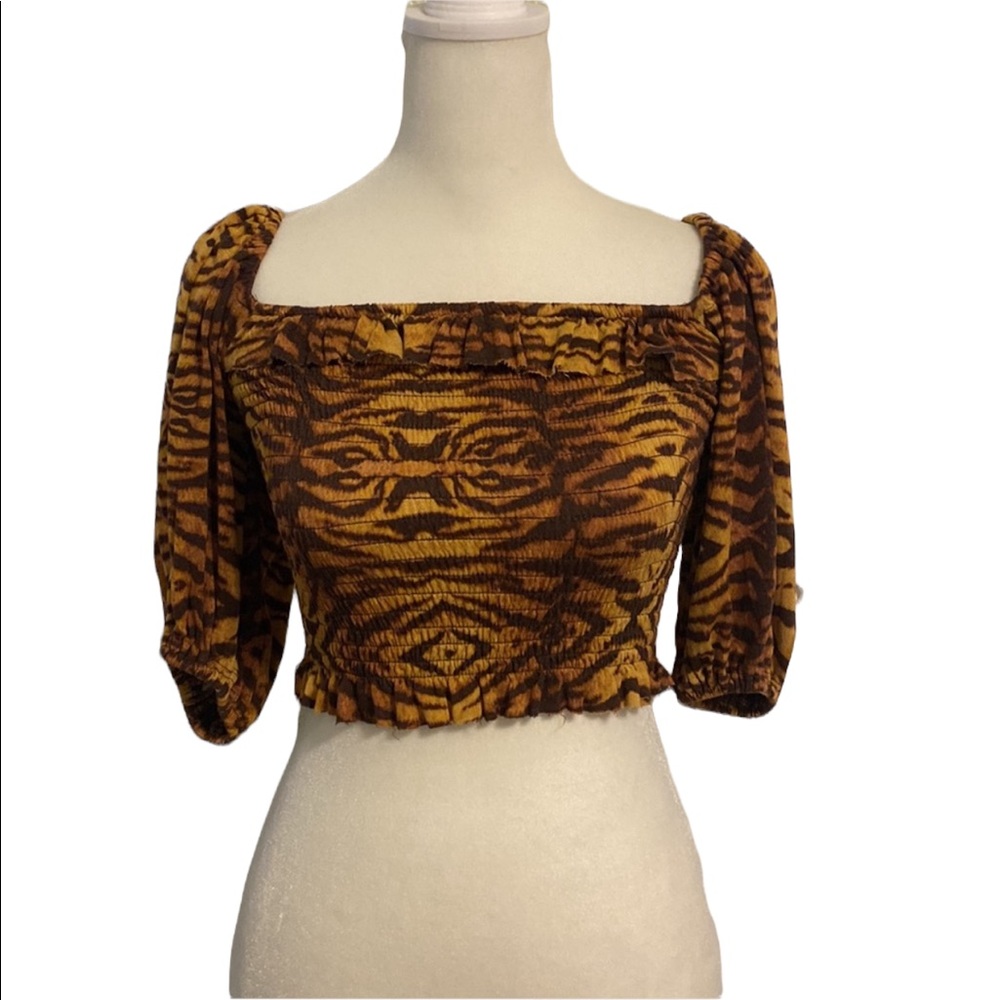 URBAN OUTFITTERS tiger print crop top